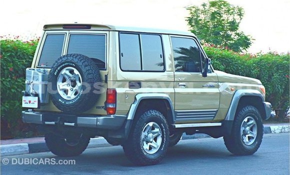 Nunua Imported Toyota Land Cruiser Beige Gari ndani ya Import - Dubai nchini Kati Kenya Nunua Imported Toyota Land Cruiser Beige Gari ndani ya Import - Dubai nchini Kati Kenya