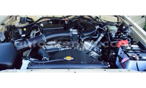 Nunua Imported Toyota Land Cruiser Beige Gari ndani ya Import - Dubai nchini Kati Kenya Nunua Imported Toyota Land Cruiser Beige Gari ndani ya Import - Dubai nchini Kati Kenya