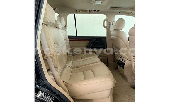 Imported Toyota Land Cruiser Black Makiinaa iti Import - Dubai keessatti Central Kenya keessatti Imported Toyota Land Cruiser Black Makiinaa iti Import - Dubai keessatti Central Kenya keessatti