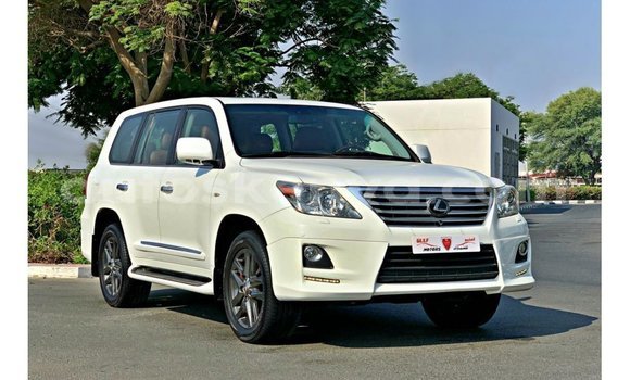 Imported Lexus LX White Makiinaa iti Import - Dubai keessatti Central Kenya keessatti