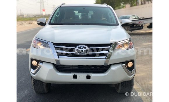 Nunua Imported Toyota Fortuner Nyeupe Gari ndani ya Import - Dubai nchini Kati Kenya Nunua Imported Toyota Fortuner Nyeupe Gari ndani ya Import - Dubai nchini Kati Kenya