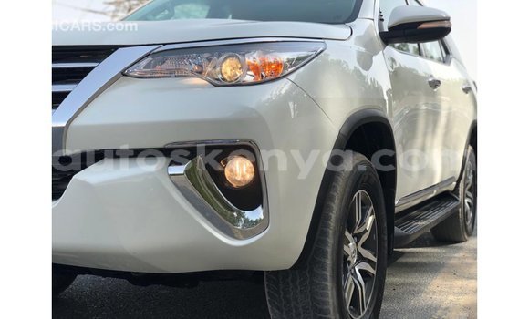 Nunua Imported Toyota Fortuner Nyeupe Gari ndani ya Import - Dubai nchini Kati Kenya Nunua Imported Toyota Fortuner Nyeupe Gari ndani ya Import - Dubai nchini Kati Kenya