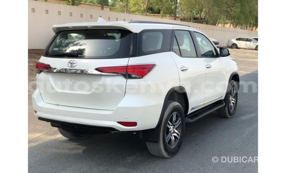 Nunua Imported Toyota Fortuner Nyeupe Gari ndani ya Import - Dubai nchini Kati Kenya Nunua Imported Toyota Fortuner Nyeupe Gari ndani ya Import - Dubai nchini Kati Kenya