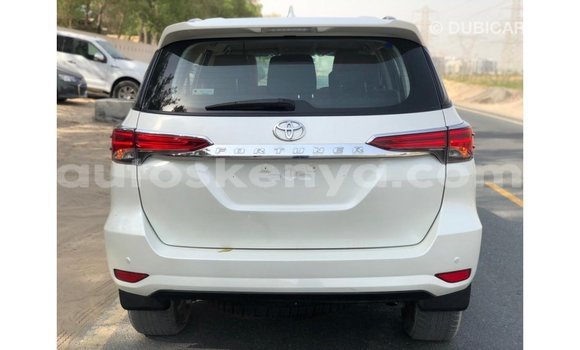 Nunua Imported Toyota Fortuner Nyeupe Gari ndani ya Import - Dubai nchini Kati Kenya Nunua Imported Toyota Fortuner Nyeupe Gari ndani ya Import - Dubai nchini Kati Kenya