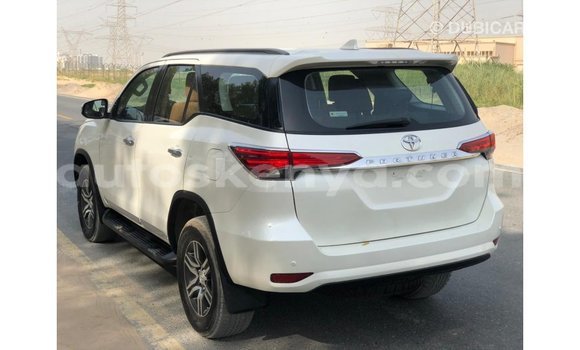 Nunua Imported Toyota Fortuner Nyeupe Gari ndani ya Import - Dubai nchini Kati Kenya Nunua Imported Toyota Fortuner Nyeupe Gari ndani ya Import - Dubai nchini Kati Kenya