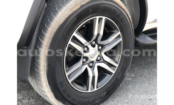 Nunua Imported Toyota Fortuner Nyeupe Gari ndani ya Import - Dubai nchini Kati Kenya Nunua Imported Toyota Fortuner Nyeupe Gari ndani ya Import - Dubai nchini Kati Kenya