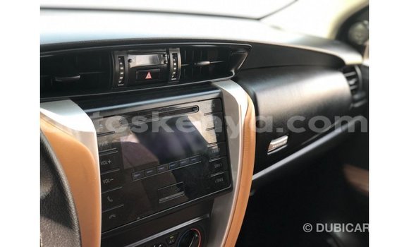 Nunua Imported Toyota Fortuner Nyeupe Gari ndani ya Import - Dubai nchini Kati Kenya Nunua Imported Toyota Fortuner Nyeupe Gari ndani ya Import - Dubai nchini Kati Kenya