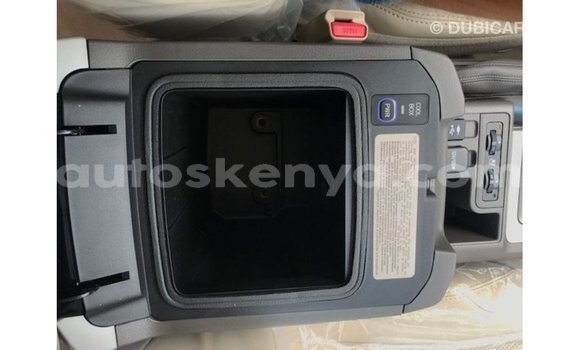 Nunua Imported Toyota Prado Nyeupe Gari ndani ya Import - Dubai nchini Kati Kenya Nunua Imported Toyota Prado Nyeupe Gari ndani ya Import - Dubai nchini Kati Kenya