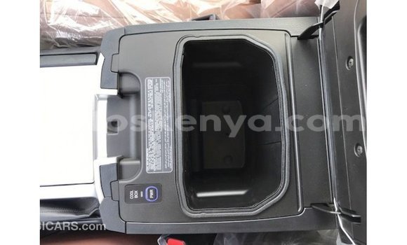 Nunua Imported Toyota Land Cruiser Nyeusi Gari ndani ya Import - Dubai nchini Kati Kenya Nunua Imported Toyota Land Cruiser Nyeusi Gari ndani ya Import - Dubai nchini Kati Kenya