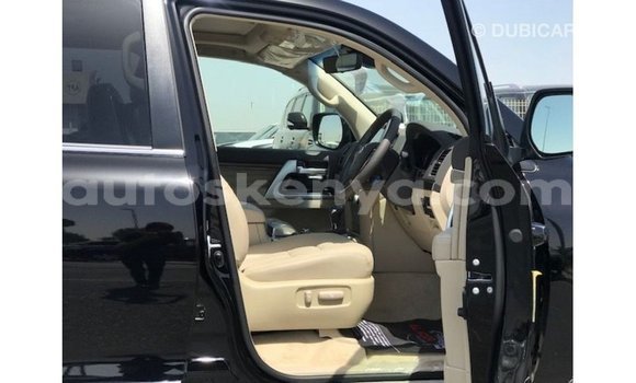 Nunua Imported Toyota Land Cruiser Nyeusi Gari ndani ya Import - Dubai nchini Kati Kenya Nunua Imported Toyota Land Cruiser Nyeusi Gari ndani ya Import - Dubai nchini Kati Kenya