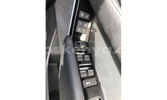 Imported Land Rover Range Rover White Makiinaa iti Import - Dubai keessatti Central Kenya keessatti Imported Land Rover Range Rover White Makiinaa iti Import - Dubai keessatti Central Kenya keessatti