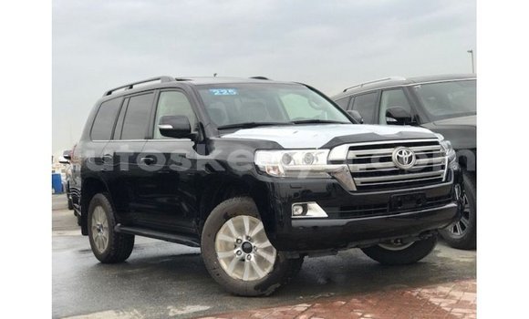 Imported Toyota Land Cruiser Black Makiinaa iti Import - Dubai keessatti Central Kenya keessatti