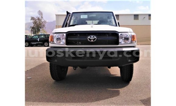 Nunua Imported Toyota Land Cruiser Nyeupe Gari ndani ya Import - Dubai nchini Kati Kenya