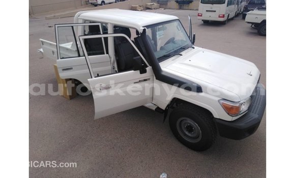 Imported Toyota Land Cruiser White Makiinaa iti Import - Dubai keessatti Central Kenya keessatti Imported Toyota Land Cruiser White Makiinaa iti Import - Dubai keessatti Central Kenya keessatti