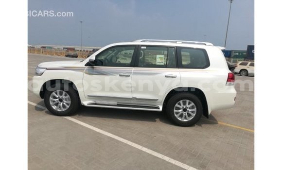 Imported Toyota Land Cruiser White Makiinaa iti Import - Dubai keessatti Central Kenya keessatti Imported Toyota Land Cruiser White Makiinaa iti Import - Dubai keessatti Central Kenya keessatti