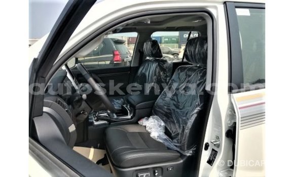 Imported Toyota Land Cruiser White Makiinaa iti Import - Dubai keessatti Central Kenya keessatti Imported Toyota Land Cruiser White Makiinaa iti Import - Dubai keessatti Central Kenya keessatti