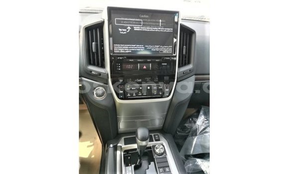 Imported Toyota Land Cruiser White Makiinaa iti Import - Dubai keessatti Central Kenya keessatti Imported Toyota Land Cruiser White Makiinaa iti Import - Dubai keessatti Central Kenya keessatti