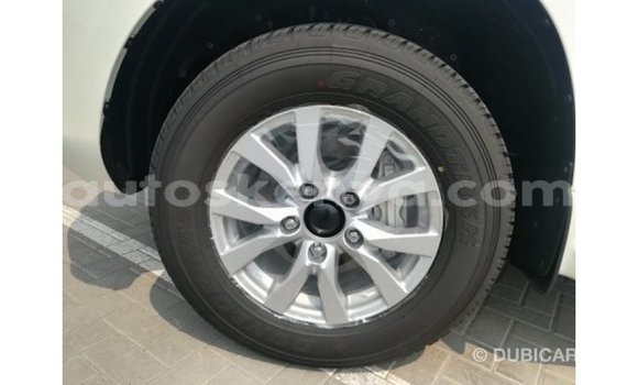 Imported Toyota Land Cruiser White Makiinaa iti Import - Dubai keessatti Central Kenya keessatti Imported Toyota Land Cruiser White Makiinaa iti Import - Dubai keessatti Central Kenya keessatti