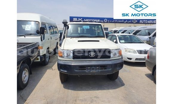 Nunua Imported Toyota Land Cruiser Nyeupe Gari ndani ya Import - Dubai nchini Kati Kenya Nunua Imported Toyota Land Cruiser Nyeupe Gari ndani ya Import - Dubai nchini Kati Kenya
