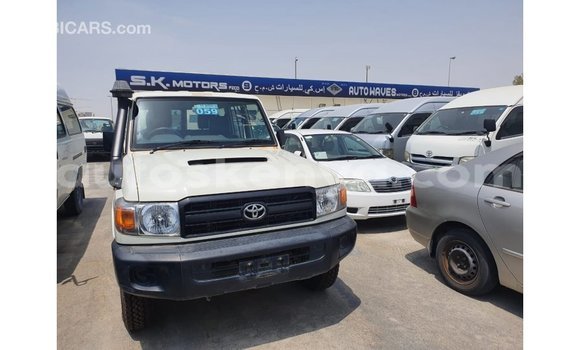 Nunua Imported Toyota Land Cruiser Nyeupe Gari ndani ya Import - Dubai nchini Kati Kenya Nunua Imported Toyota Land Cruiser Nyeupe Gari ndani ya Import - Dubai nchini Kati Kenya