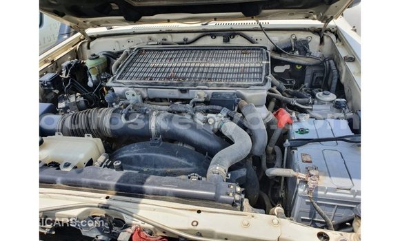 Nunua Imported Toyota Land Cruiser Nyeupe Gari ndani ya Import - Dubai nchini Kati Kenya Nunua Imported Toyota Land Cruiser Nyeupe Gari ndani ya Import - Dubai nchini Kati Kenya