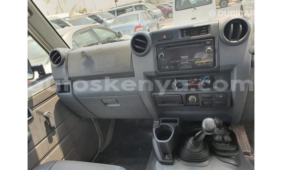 Nunua Imported Toyota Land Cruiser Nyeupe Gari ndani ya Import - Dubai nchini Kati Kenya Nunua Imported Toyota Land Cruiser Nyeupe Gari ndani ya Import - Dubai nchini Kati Kenya