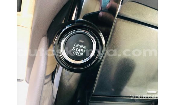 Imported Toyota Prado White Makiinaa iti Import - Dubai keessatti Central Kenya keessatti Imported Toyota Prado White Makiinaa iti Import - Dubai keessatti Central Kenya keessatti