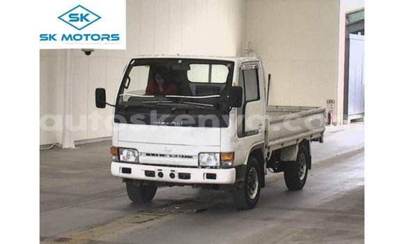 Nunua Imported Nissan Pickup Nyeupe Gari ndani ya Import - Dubai nchini Kati Kenya Nunua Imported Nissan Pickup Nyeupe Gari ndani ya Import - Dubai nchini Kati Kenya