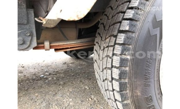 Nunua Imported Nissan Pickup Nyeupe Gari ndani ya Import - Dubai nchini Kati Kenya Nunua Imported Nissan Pickup Nyeupe Gari ndani ya Import - Dubai nchini Kati Kenya