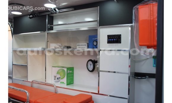 Imported Toyota Hiace White Makiinaa iti Import - Dubai keessatti Central Kenya keessatti Imported Toyota Hiace White Makiinaa iti Import - Dubai keessatti Central Kenya keessatti