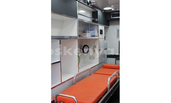 Imported Toyota Hiace White Makiinaa iti Import - Dubai keessatti Central Kenya keessatti Imported Toyota Hiace White Makiinaa iti Import - Dubai keessatti Central Kenya keessatti