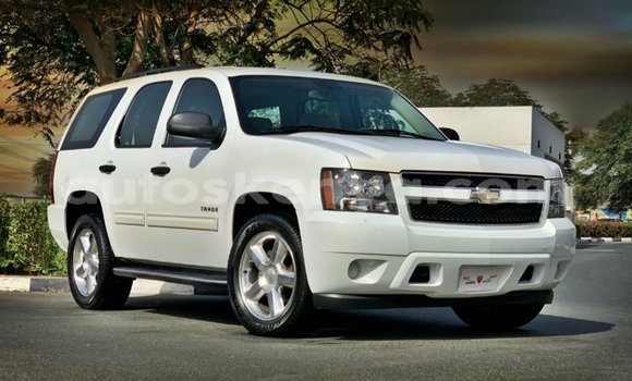 Nunua Imported Chevrolet Tahoe Nyeupe Gari ndani ya Import - Dubai nchini Kati Kenya