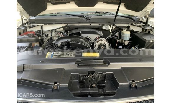 Imported Chevrolet Tahoe White Makiinaa iti Import - Dubai keessatti Central Kenya keessatti Imported Chevrolet Tahoe White Makiinaa iti Import - Dubai keessatti Central Kenya keessatti