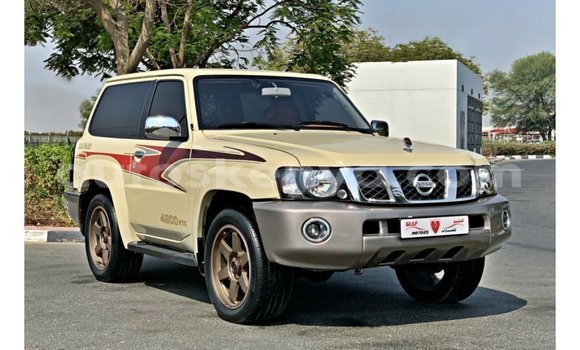 Nunua Imported Nissan Patrol Beige Gari ndani ya Import - Dubai nchini Kati Kenya