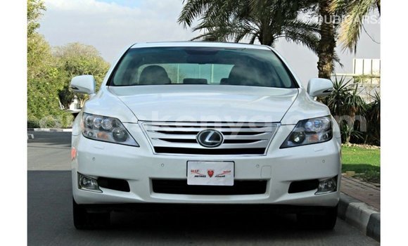 Imported Lexus LS White Makiinaa iti Import - Dubai keessatti Central Kenya keessatti Imported Lexus LS White Makiinaa iti Import - Dubai keessatti Central Kenya keessatti