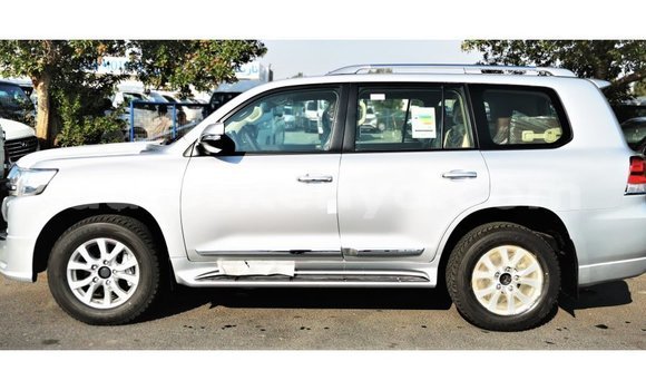 Nunua Imported Toyota Land Cruiser Nyingine Gari ndani ya Import - Dubai nchini Kati Kenya Nunua Imported Toyota Land Cruiser Nyingine Gari ndani ya Import - Dubai nchini Kati Kenya