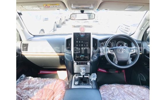 Nunua Imported Toyota Land Cruiser Nyeupe Gari ndani ya Import - Dubai nchini Kati Kenya Nunua Imported Toyota Land Cruiser Nyeupe Gari ndani ya Import - Dubai nchini Kati Kenya