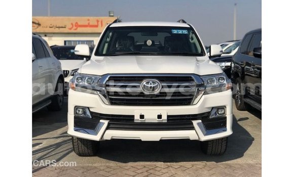 Nunua Imported Toyota Land Cruiser Nyeupe Gari ndani ya Import - Dubai nchini Kati Kenya Nunua Imported Toyota Land Cruiser Nyeupe Gari ndani ya Import - Dubai nchini Kati Kenya