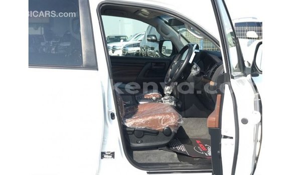 Nunua Imported Toyota Land Cruiser Nyeupe Gari ndani ya Import - Dubai nchini Kati Kenya Nunua Imported Toyota Land Cruiser Nyeupe Gari ndani ya Import - Dubai nchini Kati Kenya