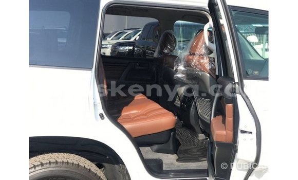 Nunua Imported Toyota Land Cruiser Nyeupe Gari ndani ya Import - Dubai nchini Kati Kenya Nunua Imported Toyota Land Cruiser Nyeupe Gari ndani ya Import - Dubai nchini Kati Kenya