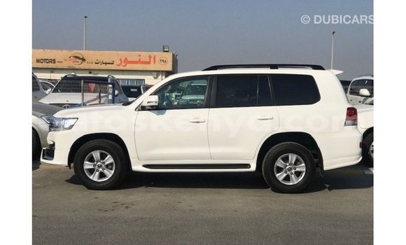 Nunua Imported Toyota Land Cruiser Nyeupe Gari ndani ya Import - Dubai nchini Kati Kenya Nunua Imported Toyota Land Cruiser Nyeupe Gari ndani ya Import - Dubai nchini Kati Kenya