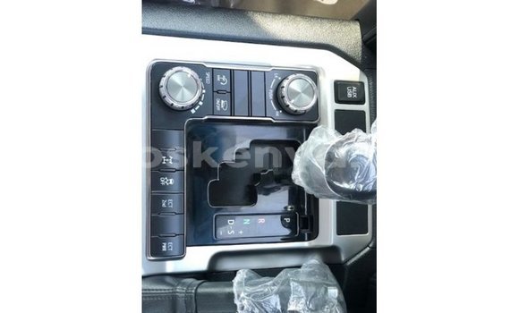 Nunua Imported Toyota Land Cruiser Nyeupe Gari ndani ya Import - Dubai nchini Kati Kenya Nunua Imported Toyota Land Cruiser Nyeupe Gari ndani ya Import - Dubai nchini Kati Kenya