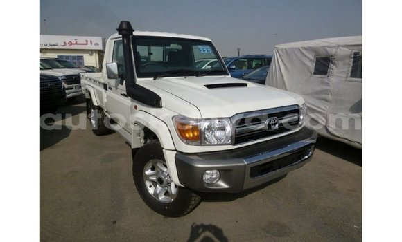 Nunua Imported Toyota Land Cruiser Nyeupe Gari ndani ya Import - Dubai nchini Kati Kenya