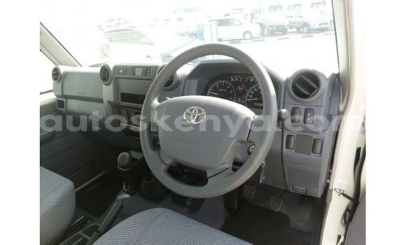 Buy Import Toyota Land Cruiser White Car in Import - Dubai in Central Kenya Buy Import Toyota Land Cruiser White Car in Import - Dubai in Central Kenya