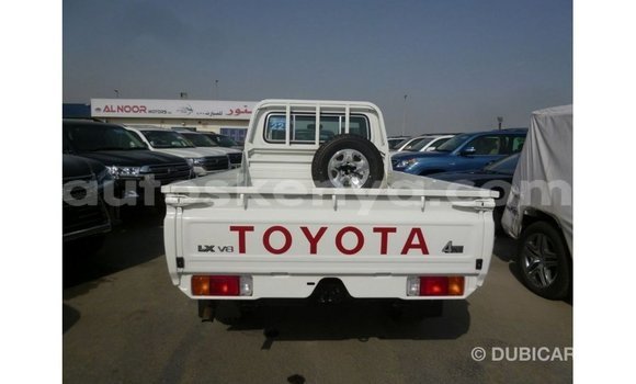 Buy Import Toyota Land Cruiser White Car in Import - Dubai in Central Kenya Buy Import Toyota Land Cruiser White Car in Import - Dubai in Central Kenya