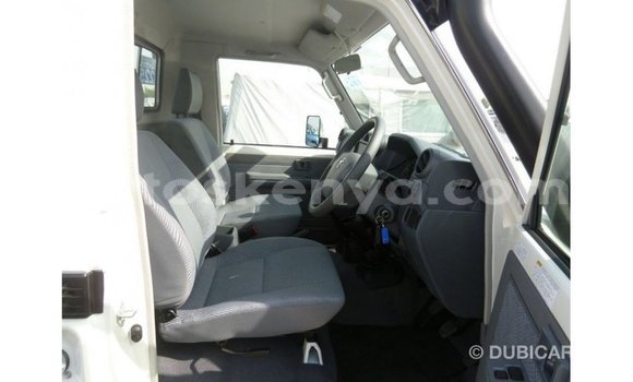 Buy Import Toyota Land Cruiser White Car in Import - Dubai in Central Kenya Buy Import Toyota Land Cruiser White Car in Import - Dubai in Central Kenya