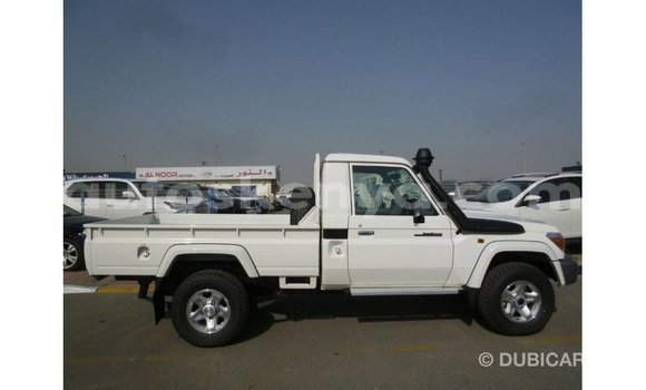 Buy Import Toyota Land Cruiser White Car in Import - Dubai in Central Kenya Buy Import Toyota Land Cruiser White Car in Import - Dubai in Central Kenya