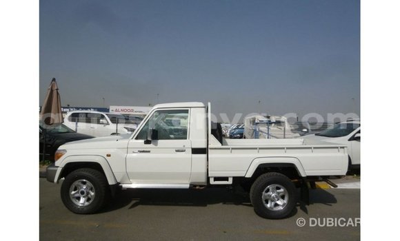 Buy Import Toyota Land Cruiser White Car in Import - Dubai in Central Kenya Buy Import Toyota Land Cruiser White Car in Import - Dubai in Central Kenya