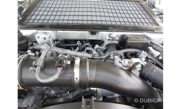 Buy Import Toyota Land Cruiser White Car in Import - Dubai in Central Kenya Buy Import Toyota Land Cruiser White Car in Import - Dubai in Central Kenya