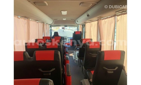 Imported Nissan 350Z White Makiinaa iti Import - Dubai keessatti Central Kenya keessatti Imported Nissan 350Z White Makiinaa iti Import - Dubai keessatti Central Kenya keessatti